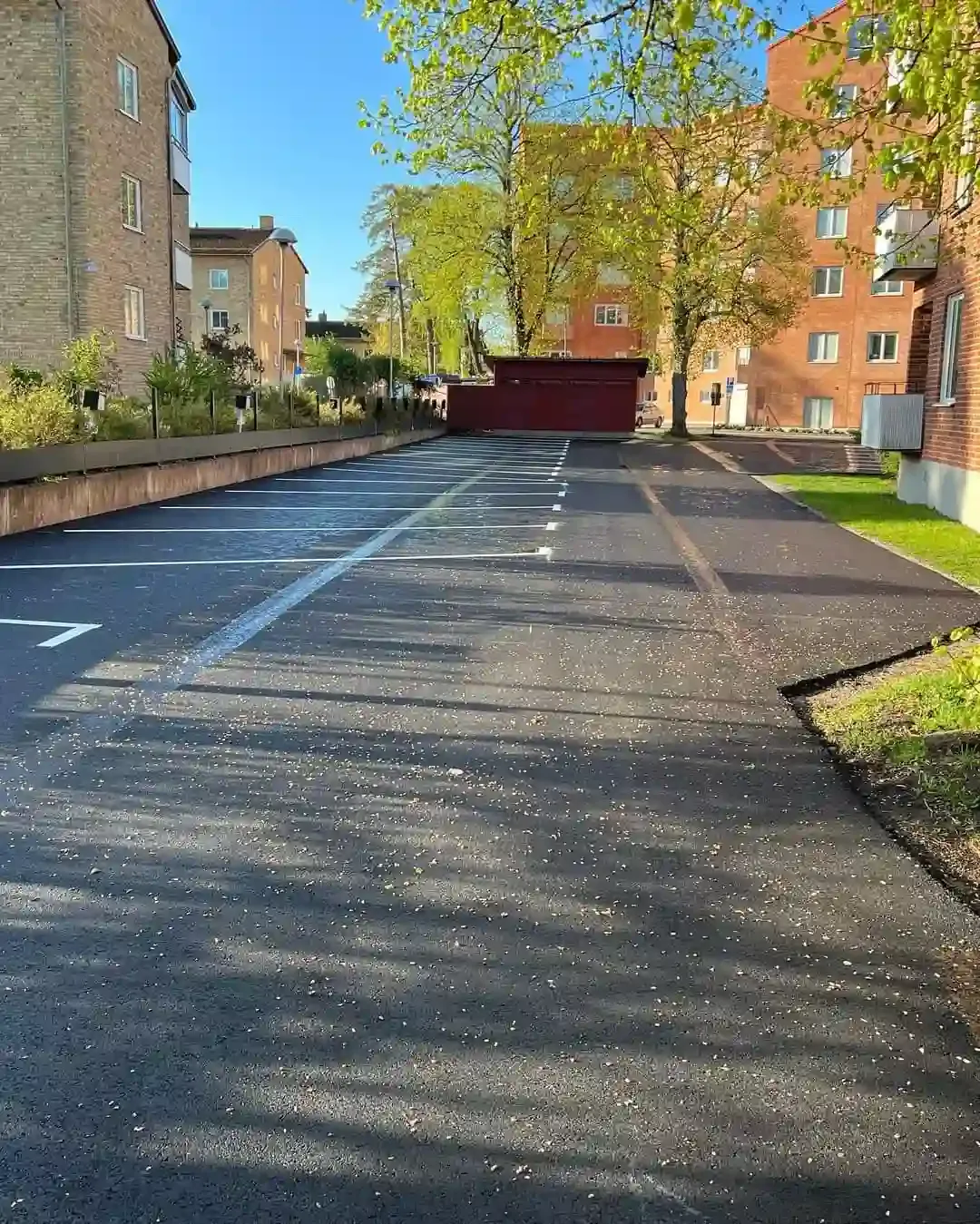 Asfaltering av parkeringsplatser åt BRF i Valla, centrala Linköping