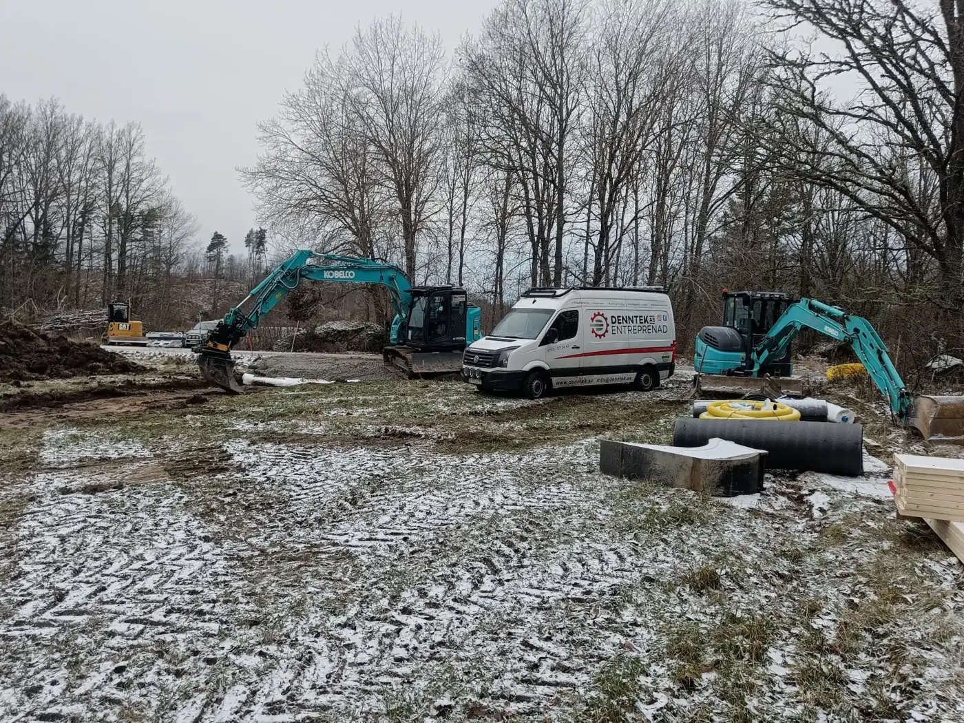 Denntek utför markarbete – grävning av husgrund i Linköping